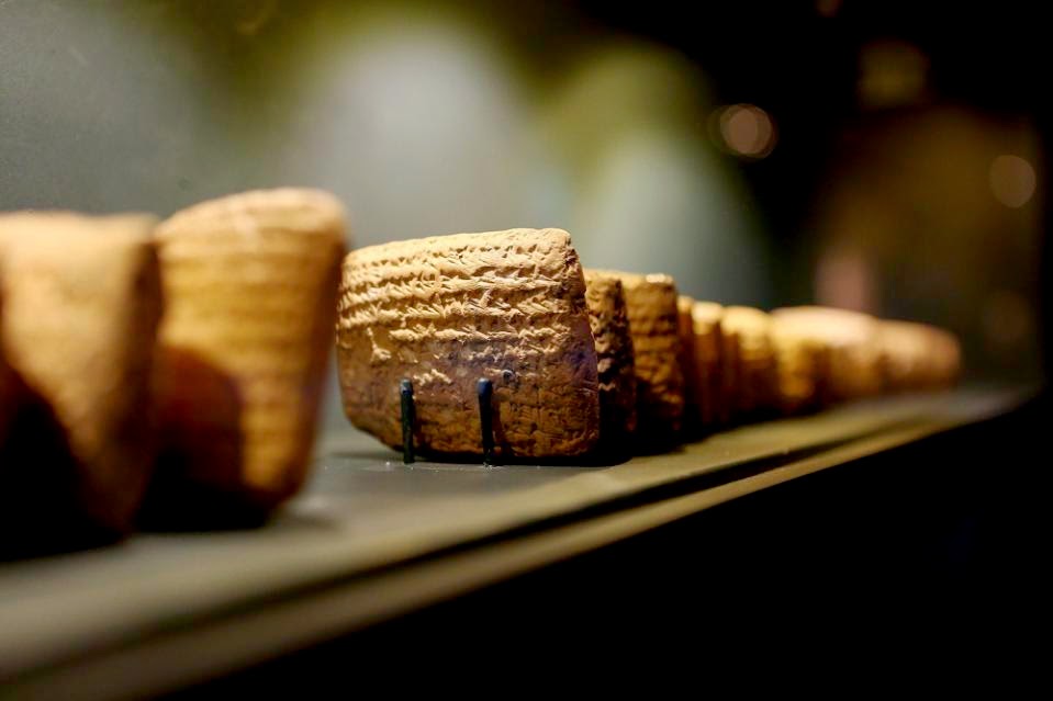 Ancient tablets displayed in Jerusalem fuel looting debate Ancient tablets displayed in Jerusalem fuel looting debate