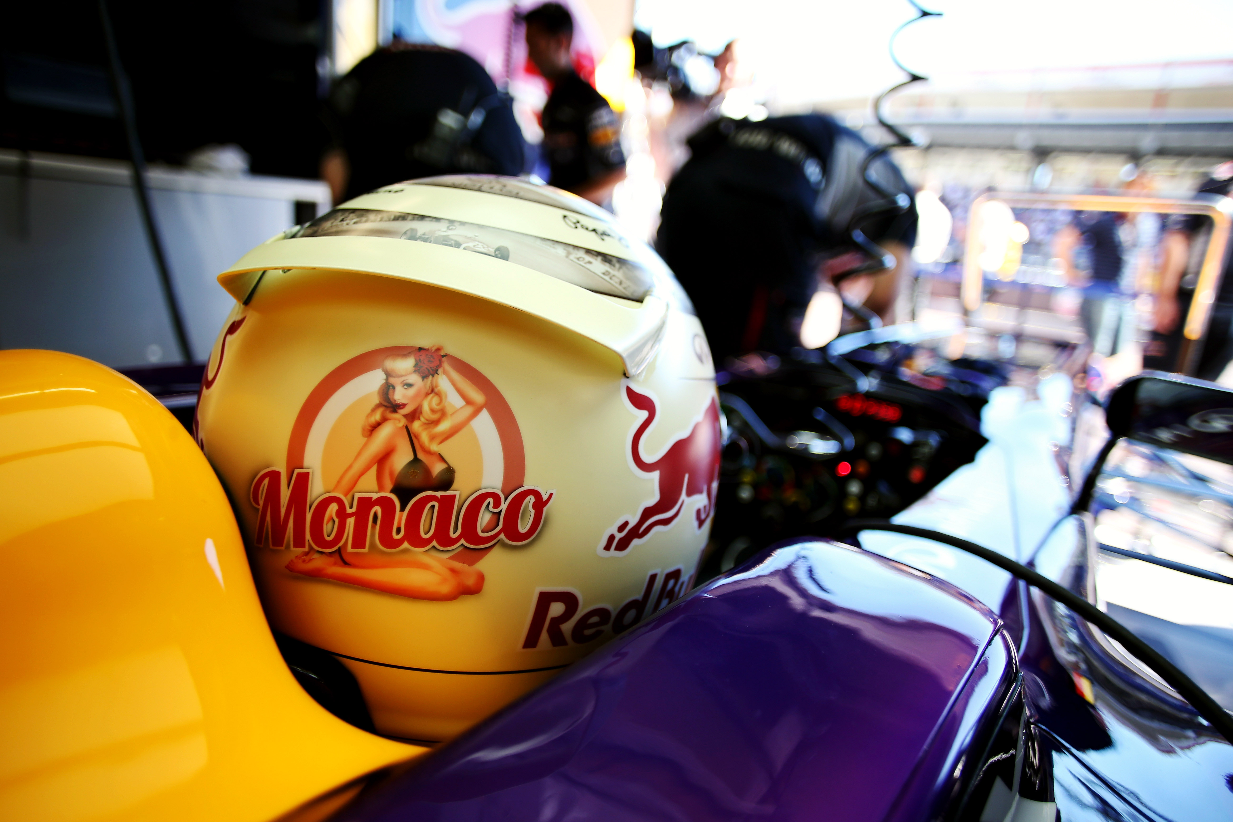 vettel_helmet_beauty_1_mon13.jpg