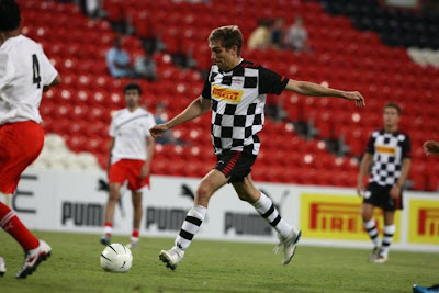Виталий Петров на футбольном матче на Гран-при Абу-Даби 2011