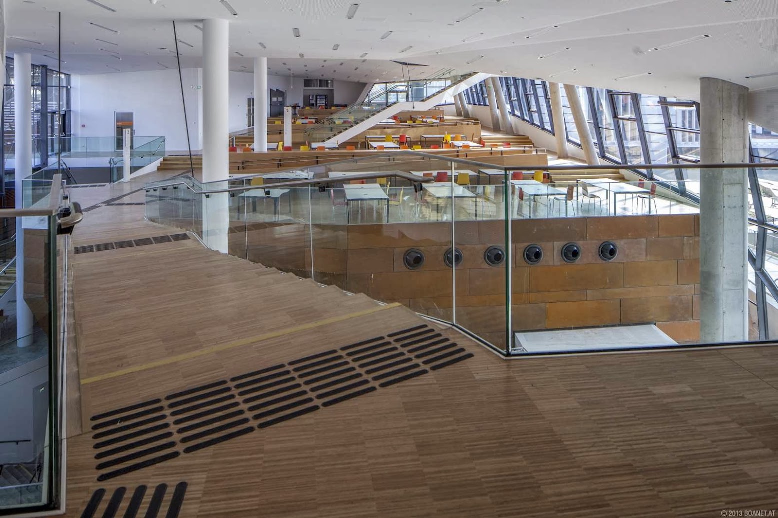 Teaching Center by BUSarchitektur