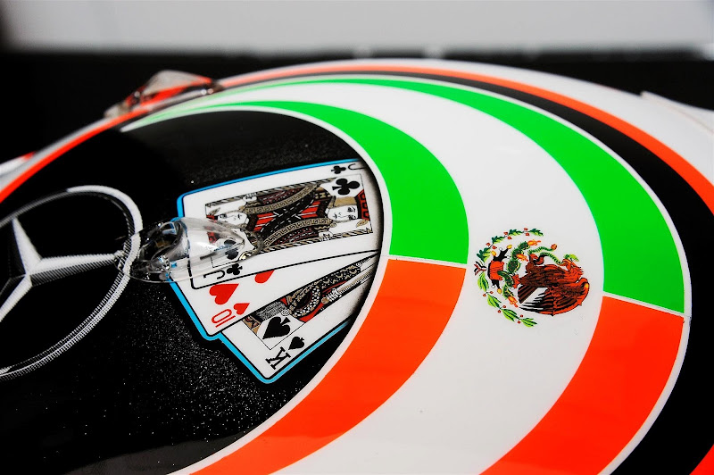 шлем Серхио Переса с картами для Гран-при Монако 2013