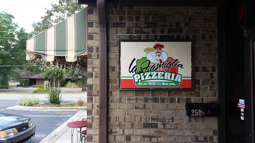 Pizza Restaurant «La Famiglia Pizzeria», reviews and photos, 2506 SE 17th St, Ocala, FL 34471, USA