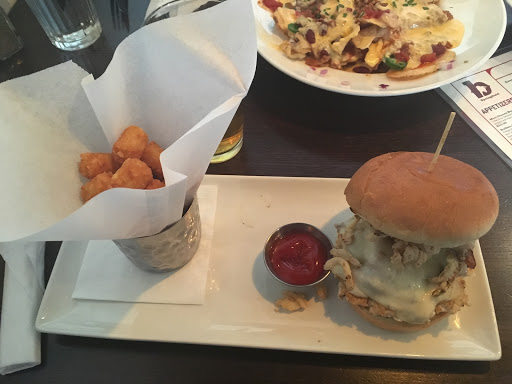Hamburger Restaurant «Plan B», reviews and photos, 1000 W Columbus Ave, Springfield, MA 01105, USA