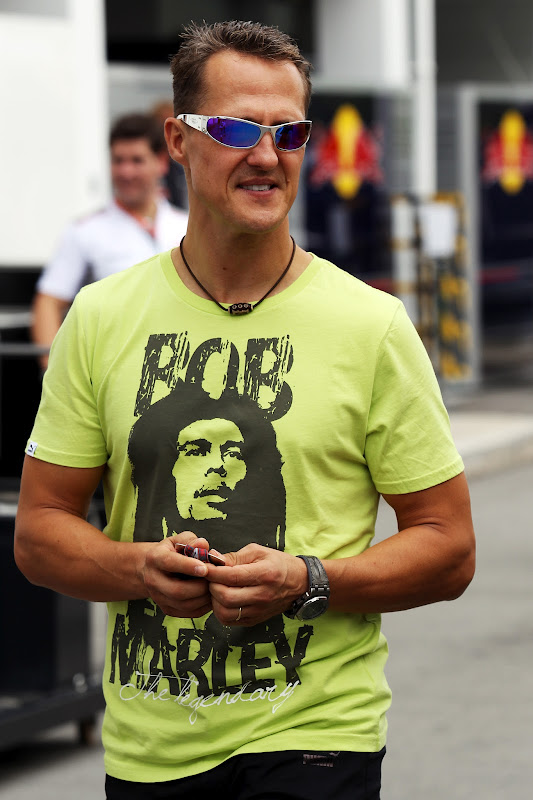 Михаэль Шумахер в футболке Боба Марли на Гран-при Сингапура 2012