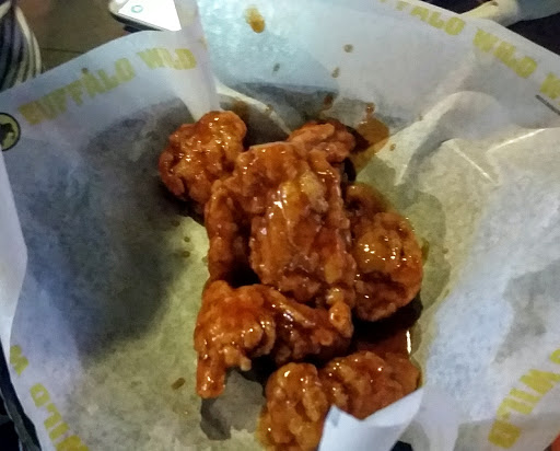 Chicken Wings Restaurant «Buffalo Wild Wings», reviews and photos, 208 Summer St, Stamford, CT 06901, USA