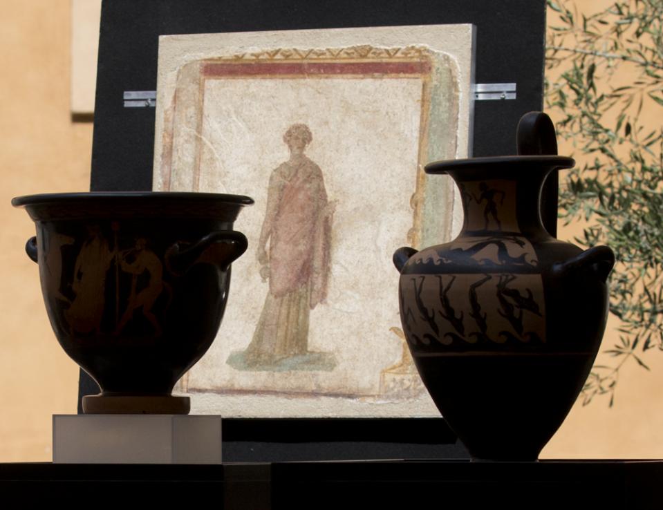 US returns 25 looted artefacts to Italy US returns 25 looted artefacts to Italy