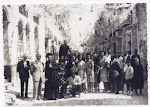 Grupo de vecinos de la calle de san Juan. Inauguración de la Iglesia de Catral. Año 1945. (Biblioteca Municipal de Catral).