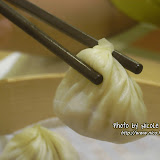 皮很軟,但夾起來又不會破。整個放進口中咬破,肉汁溫熱度剛好,不會燙口,名不虛傳。 皮很軟,但夾起來又不會破。整個放進口中咬破,肉汁溫熱度剛好,不會燙口,名不虛傳。