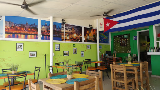 restaurante rincon cubano pool / bar, Av Paseo de Las Gaviotas 110, Tucanes, V, 28219 Manzanillo, Col., México, Restaurante cubano | COL