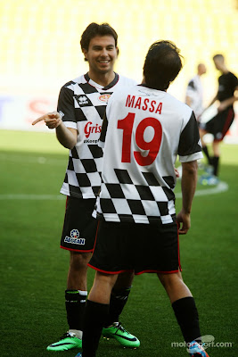 Серхио Перес и Фелипе Масса на благотворительном футбольном матче перед Гран-при Монако 2014