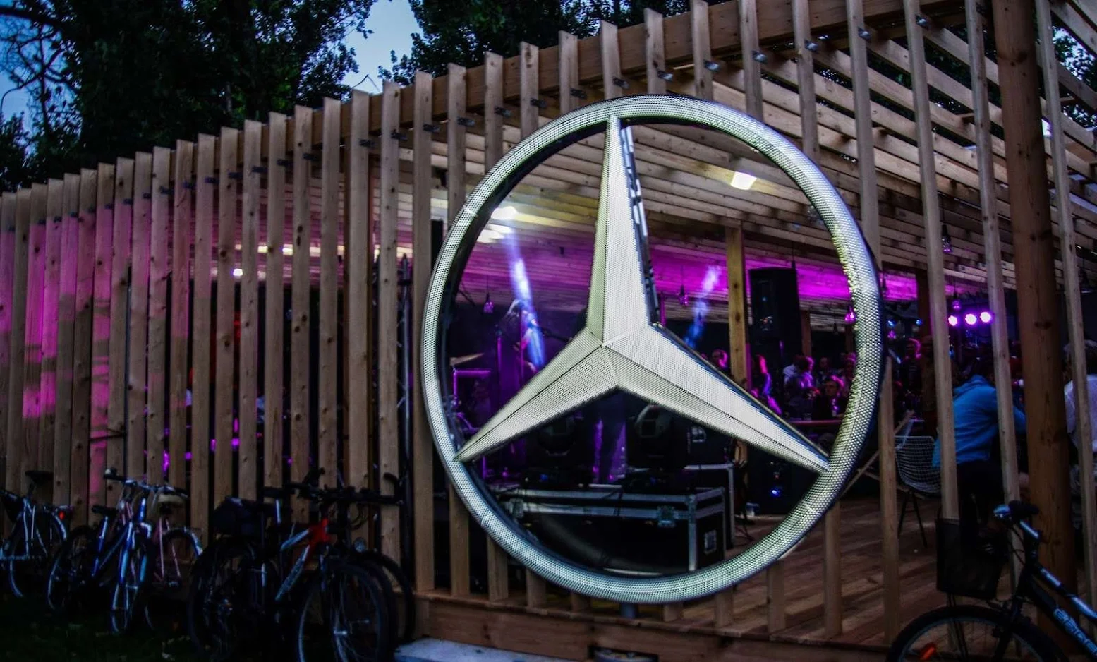Mercedes Benz Pavilion by WWAA