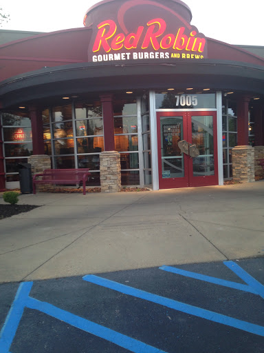 Hamburger Restaurant «Red Robin Gourmet Burgers», reviews and photos, 7005 Eastchase Pkwy, Montgomery, AL 36117, USA