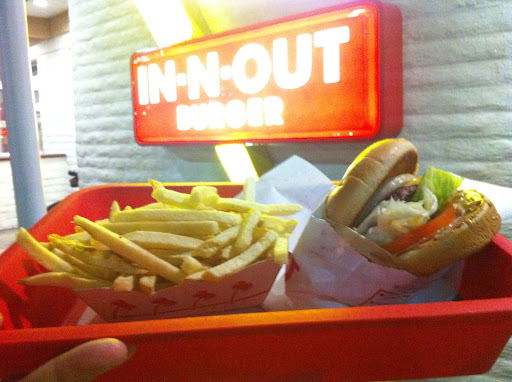 Hamburger Restaurant «In-N-Out Burger», reviews and photos, 7926 Valley View St, Buena Park, CA 90620, USA