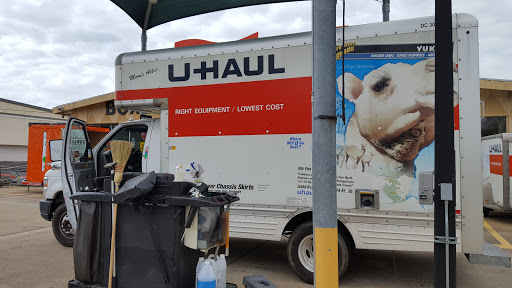 Truck Rental Agency «U-Haul Moving & Trailer Hitch Center of Newport News», reviews and photos, 14861 Warwick Blvd, Newport News, VA 23608, USA