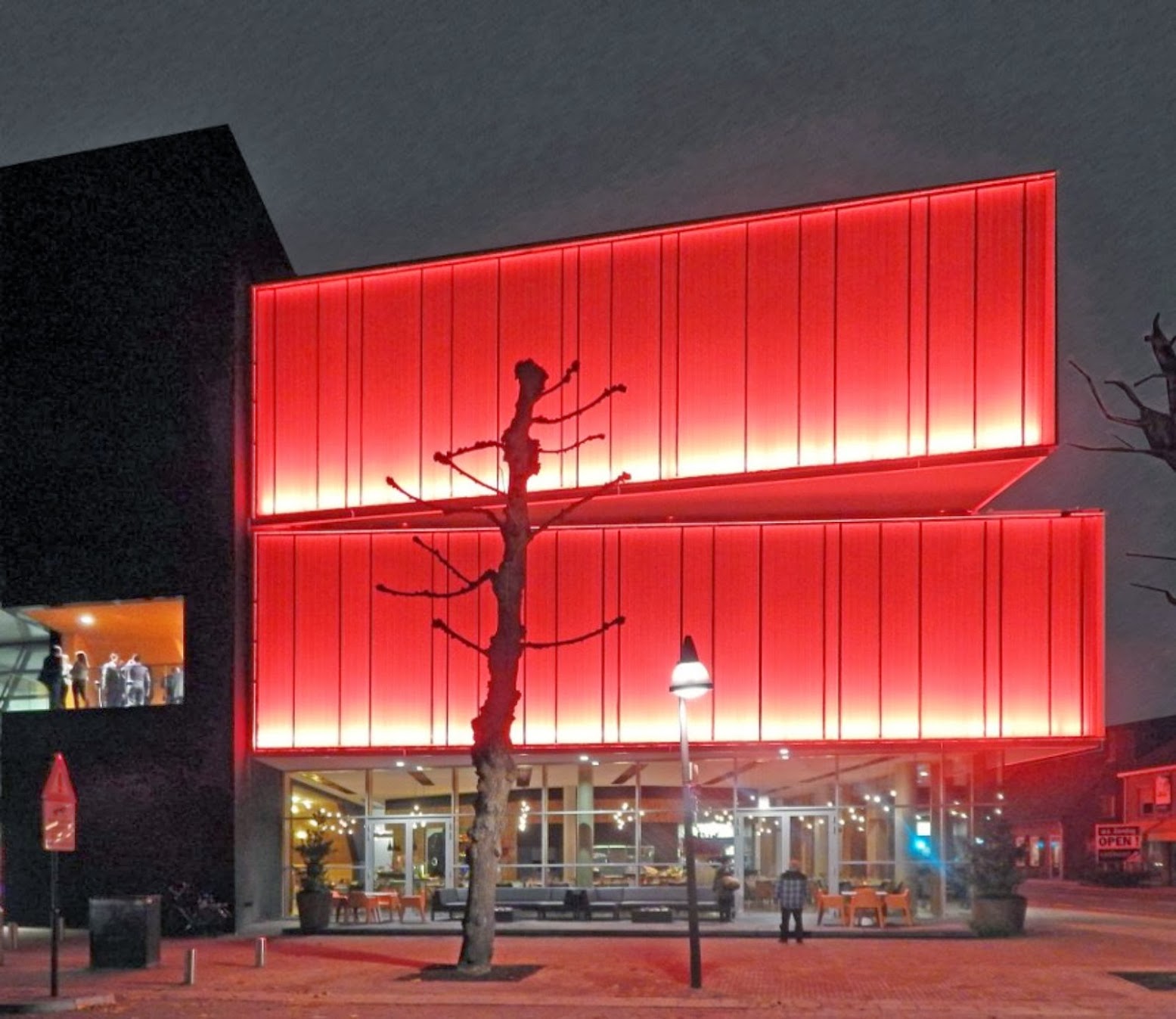 Uden, Paesi Bassi: [MULTIPURPOSE HALL MARKANT BY ARCHITECTUURSTUDIO HH]