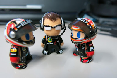 мини-фигурки команды Lotus на Гран-при Бельгии 2013
