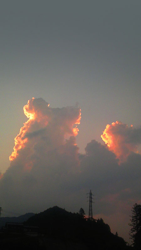 入道雲の夕焼け