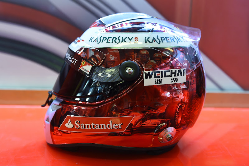 шлем Фернандо Алонсо на прощание Ferrari на Гран-при Абу-Даби 2014