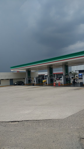 Pemex, Carretera Queretaro - San LUis Potosi Km. 10.400, Félix Osores Sotomayor, 76127 Santiago de Querétaro, Qro., México, Estación de servicio | QRO