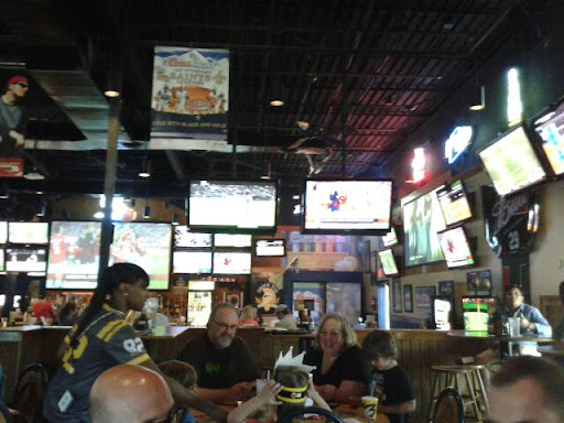 Chicken Wings Restaurant «Buffalo Wild Wings», reviews and photos, 808 Lake Harbour Dr, Ridgeland, MS 39157, USA