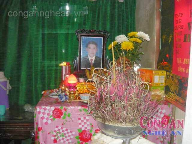 Bàn thờ của nạn nhân Nguyễn Cảnh Bình