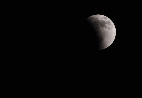 部分月食 300mm f8 1/640秒 ISO200