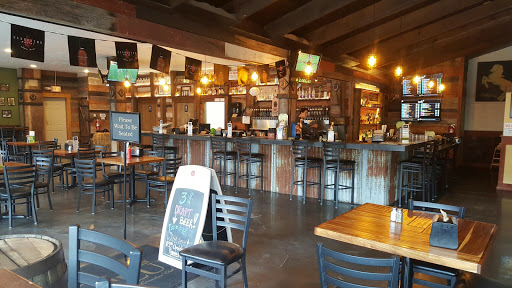 Bar & Grill «White Horse Restaurant», reviews and photos, 106 E Main St, Molalla, OR 97038, USA