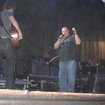 Pugs shows Dierks how it's done during soundcheck...