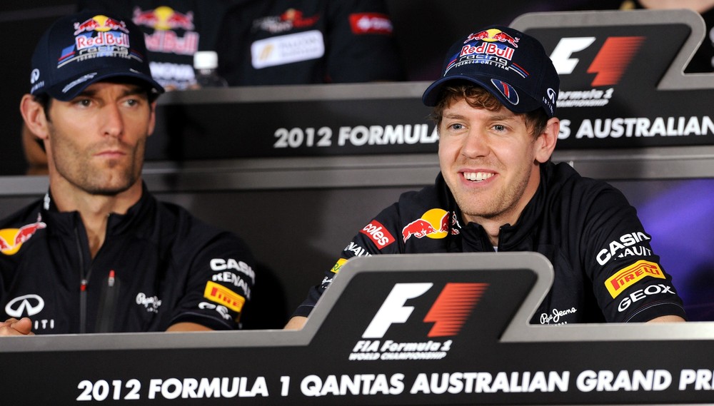 Марк Уэббер и улыбающийся Себастьян Феттель на пресс-конференции в четверг на Гран-при Австралии 2012