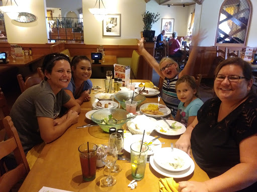 Italian Restaurant «Olive Garden», reviews and photos, 105 N Blue Jay Dr, Liberty, MO 64068, USA