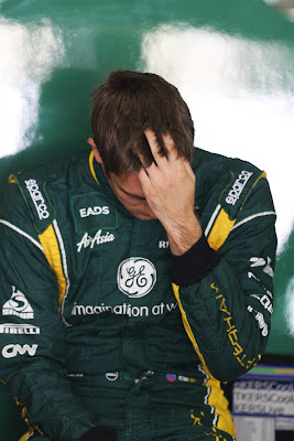 Виталий Петров фэйспалмит на Гран-при Бразилии 2012