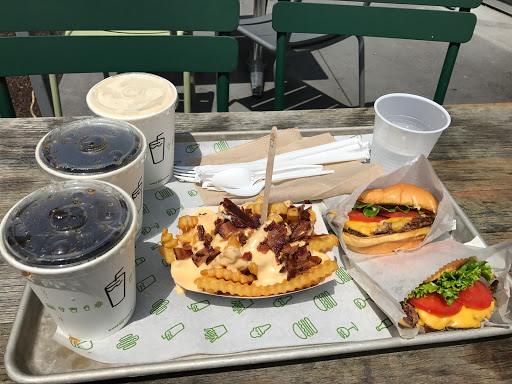 Hamburger Restaurant «Shake Shack», reviews and photos, 860 Old Country Rd, Garden City, NY 11530, USA