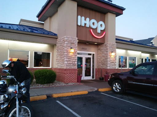 Restaurant «IHOP», reviews and photos, 3851 Veterans Memorial Pkwy, St Peters, MO 63376, USA