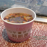 裡面有芋圓、紅豆、綠豆、地瓜(蕃薯),很清甜,但不是香港常見的那種糖甜,總之就是甜得很健康的感覺。 裡面有芋圓、紅豆、綠豆、地瓜(蕃薯),很清甜,但不是香港常見的那種糖甜,總之就是甜得很健康的感覺。
