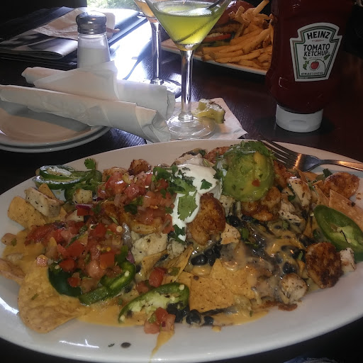 Restaurant «Bar Louie», reviews and photos, 5500 S Shore Dr, Chicago, IL 60637, USA