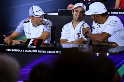Фелипе Масса между Дженсоном Баттоном и Льюисом Хэмилтоном на пресс-конференции в четверг на Гран-при Великобритании 2014