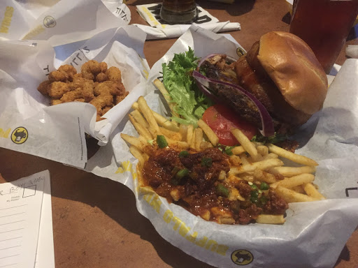 Chicken Wings Restaurant «Buffalo Wild Wings», reviews and photos, 2080 W Michigan St, Sidney, OH 45365, USA
