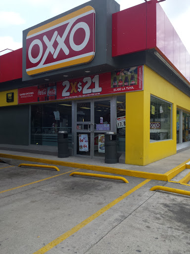Oxxo, 40893, Rolando Morales 1, Agua de Correa, Zihuatanejo, Gro., México, Tienda de ultramarinos | GRO