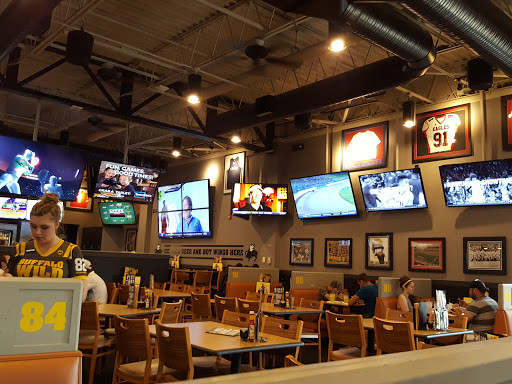 Chicken Wings Restaurant «Buffalo Wild Wings», reviews and photos, 202 E Harcourt Rd, Angola, IN 46703, USA