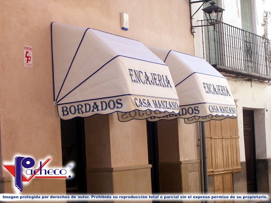 Capota para una ventana en San Miguel de Salinas, Vistabella, El Tocino, Torremendo