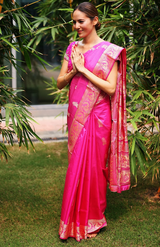 Джессика Мичибата в традиционном платье на Гран-при Индии 2013