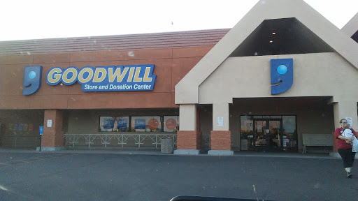 Thrift Store «7th St & Union Hills Goodwill Retail Store & Donation Center», reviews and photos, 710 E Union Hills Dr, Phoenix, AZ 85024, USA