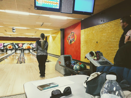 Bowling Alley «Crest Bowl», reviews and photos, 650 N New Florissant Rd, Florissant, MO 63031, USA