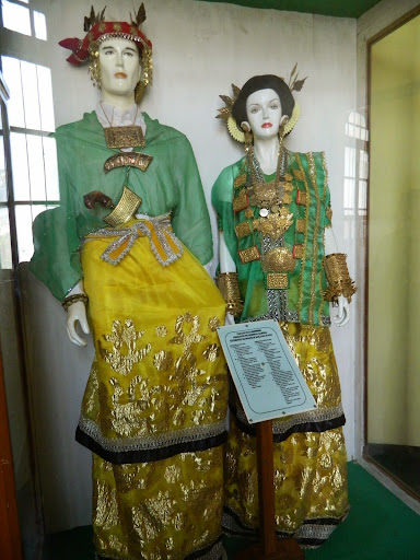 pakaian adat suku mandar sulawesi barat pakaian adat suku mandar sulawesi barat