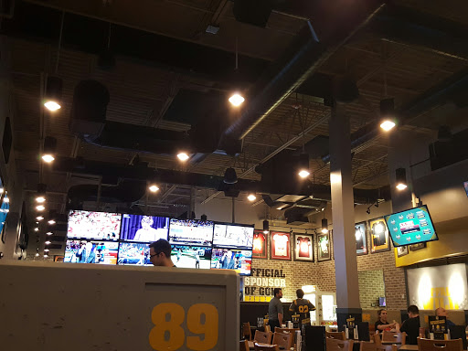 Chicken Wings Restaurant «Buffalo Wild Wings», reviews and photos, 3011 Westgate Mall, Fairview Park, OH 44126, USA