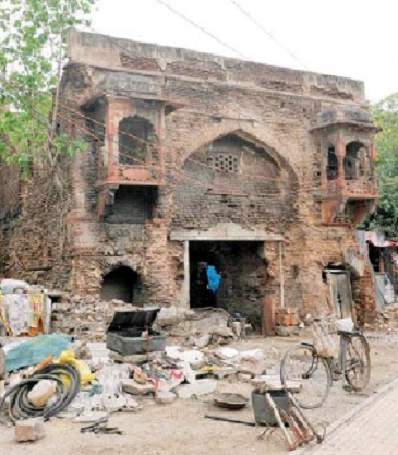 Mughal gateway collapses in North Delhi Mughal gateway collapses in North Delhi