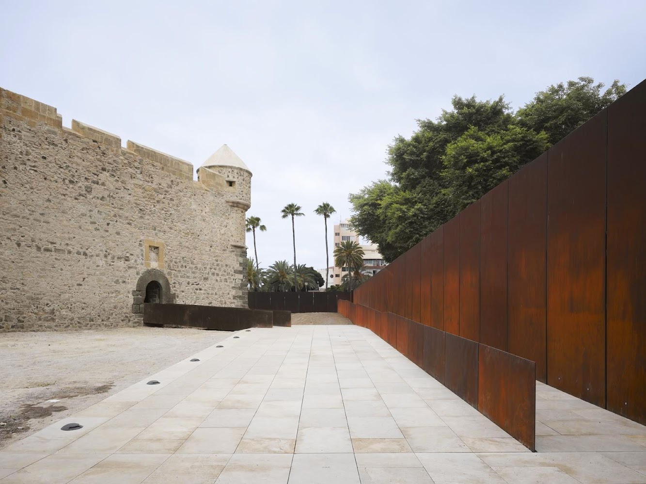 Las Palmas de Gran Canaria, Provincia di Las Palmas, Spagna: Castillo De La Luz Museum Extension by Nieto Sobejano Arquitectos