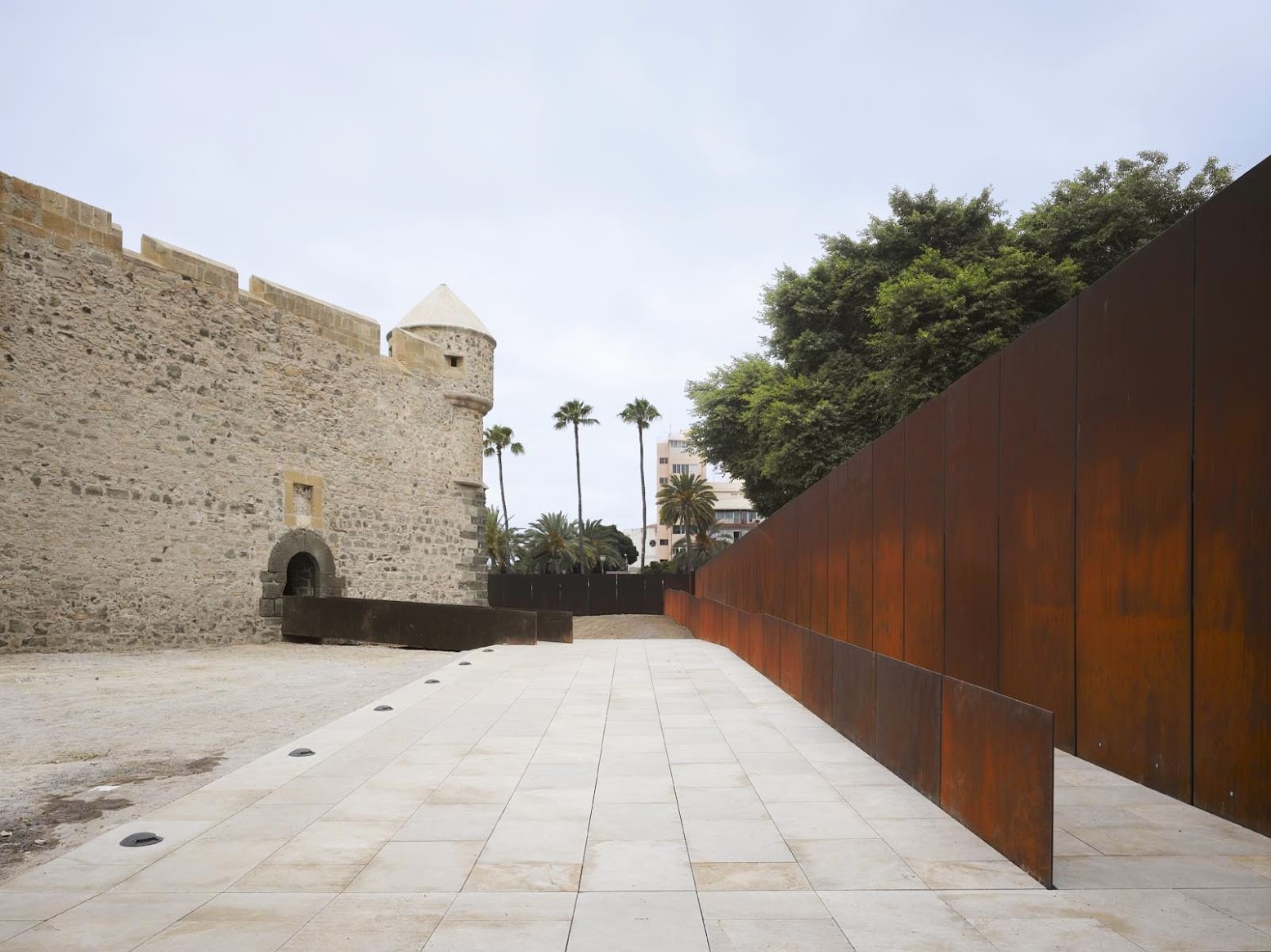 Las Palmas de Gran Canaria, Provincia di Las Palmas, Spagna: [CASTILLO DE LA LUZ MUSEUM EXTENSION BY NIETO SOBEJANO ARQUITECTOS]