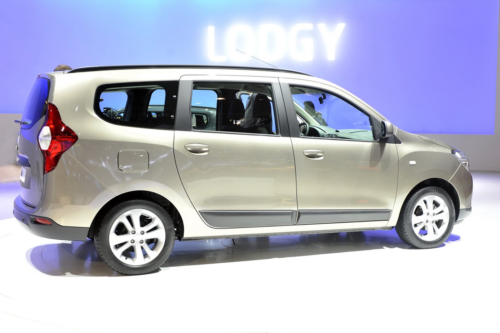 [Dacia-Lodgy-4%255B2%255D.jpg]