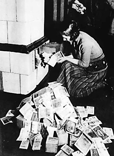 Inflation-1923.jpg (JPEG-Grafik, 375x512 Pixel) Inflation-1923.jpg (JPEG-Grafik, 375x512 Pixel)